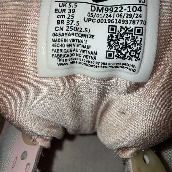 Nike Women's Air Max 90 Futura Low-Top Sneakers in Blush Pink and Cream - Picture 11 of 11